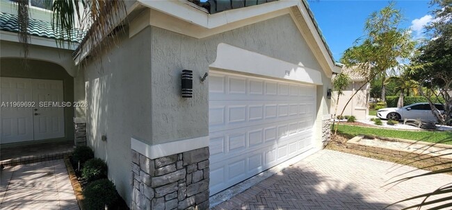 Building Photo - 833 Vista Meadows Dr