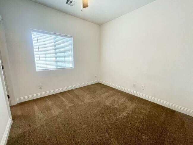 Building Photo - charming single-family residence located in Henderson