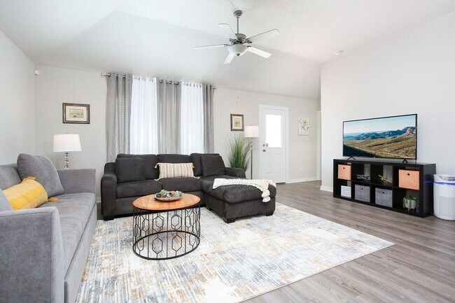 Building Photo - 3 miles from Lackland AFB!!