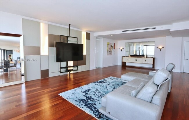 Building Photo - 1000 W Island Blvd