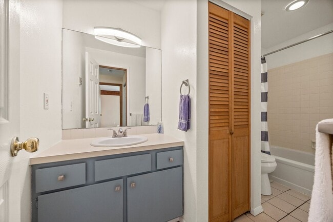 Building Photo - Bright & Peaceful 2BR Condo in South Boulder