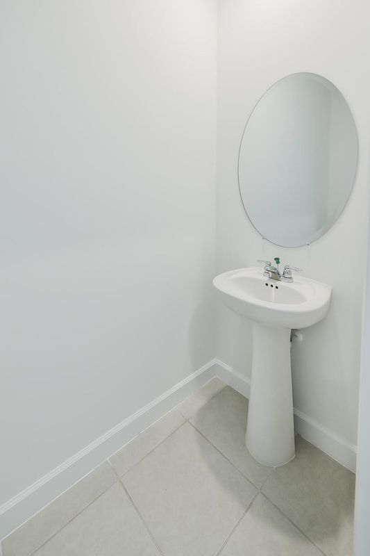 Building Photo - 4531 Hollister Ave