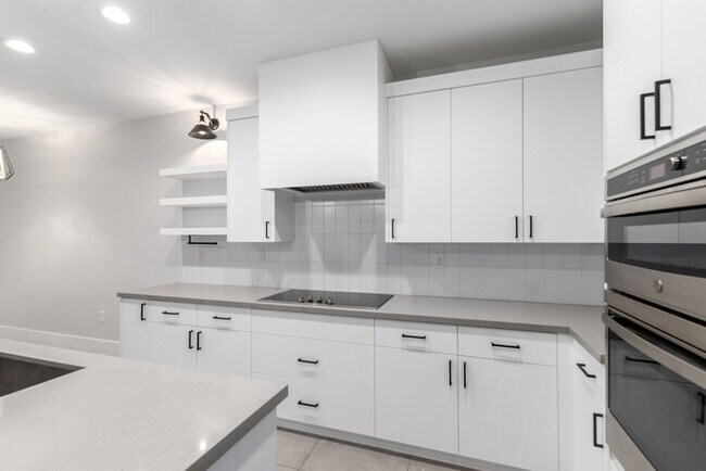 Building Photo - 164 E Lexington Ave