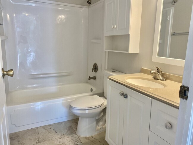 Building Photo - 214 Barcliffe Ln