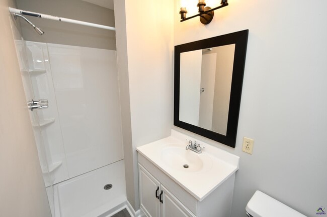 Building Photo - 467 SR 96