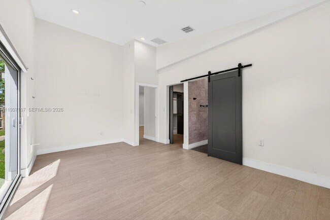 Building Photo - 1126 NE 16th Ct