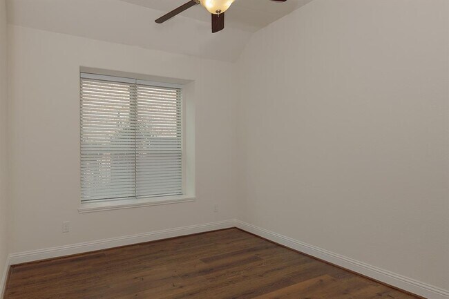 Building Photo - 46 Caprice Bend Pl