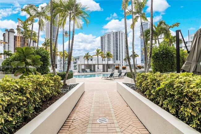 Building Photo - 350 NE 24th St