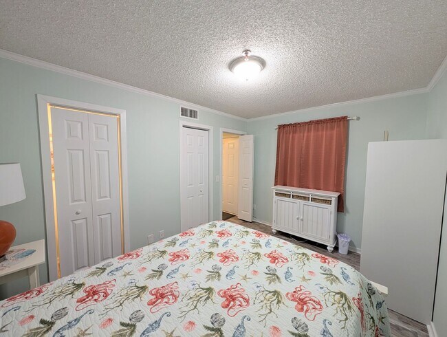 Building Photo - 4350 Intercoastal Dr