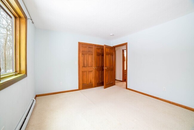 Building Photo - 160 Floral St