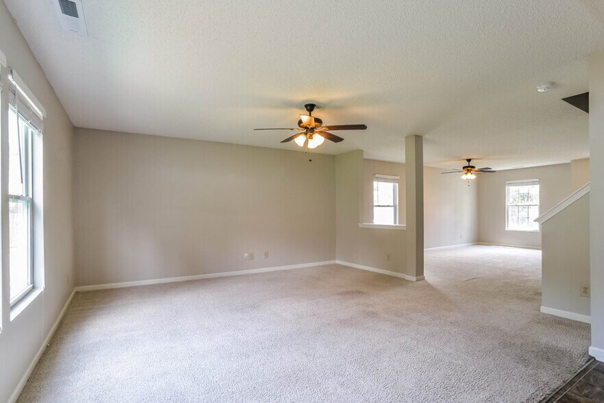 Building Photo - 7029 Maple Park Ln