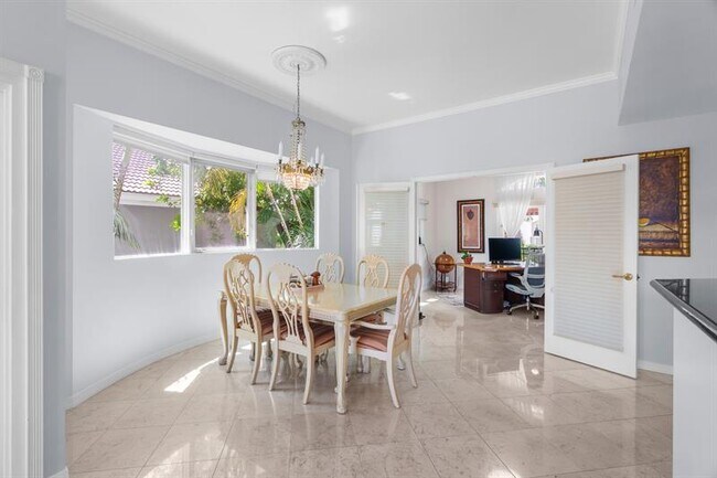 Building Photo - 70 Isle of Venice Dr