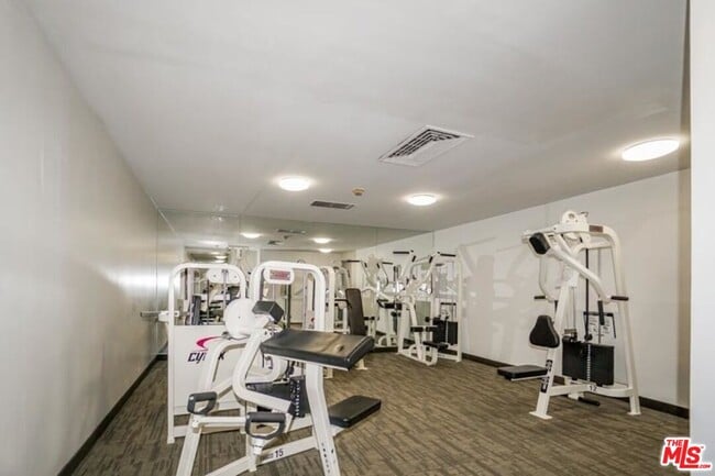 Building Photo - 800 W 1st St