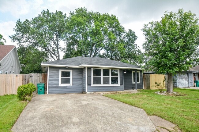 Building Photo - 2109 Pomona Dr
