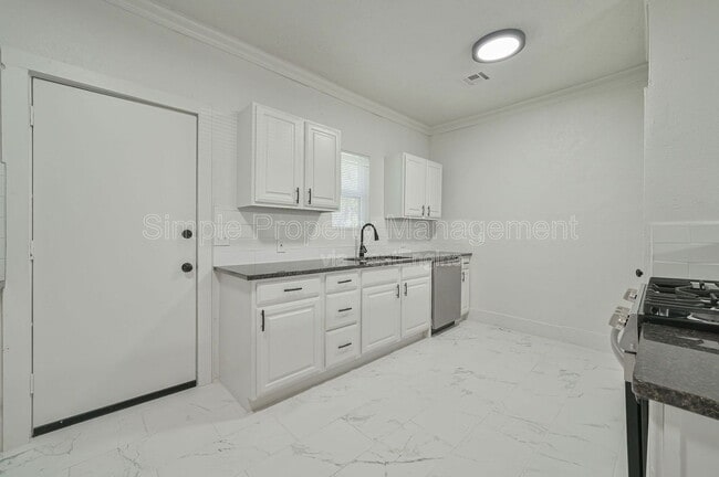 Building Photo - 1225 NE 17th St