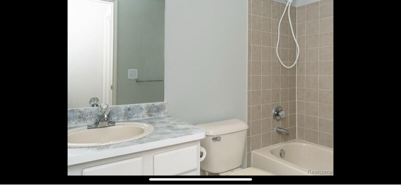 Building Photo - 51780 Adler Park Dr W