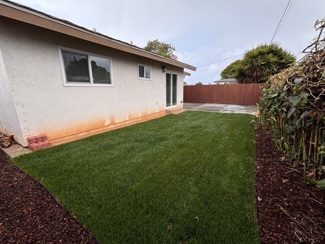 Building Photo - 2 bedrooms 1 bath home in Imperial Beach. ...