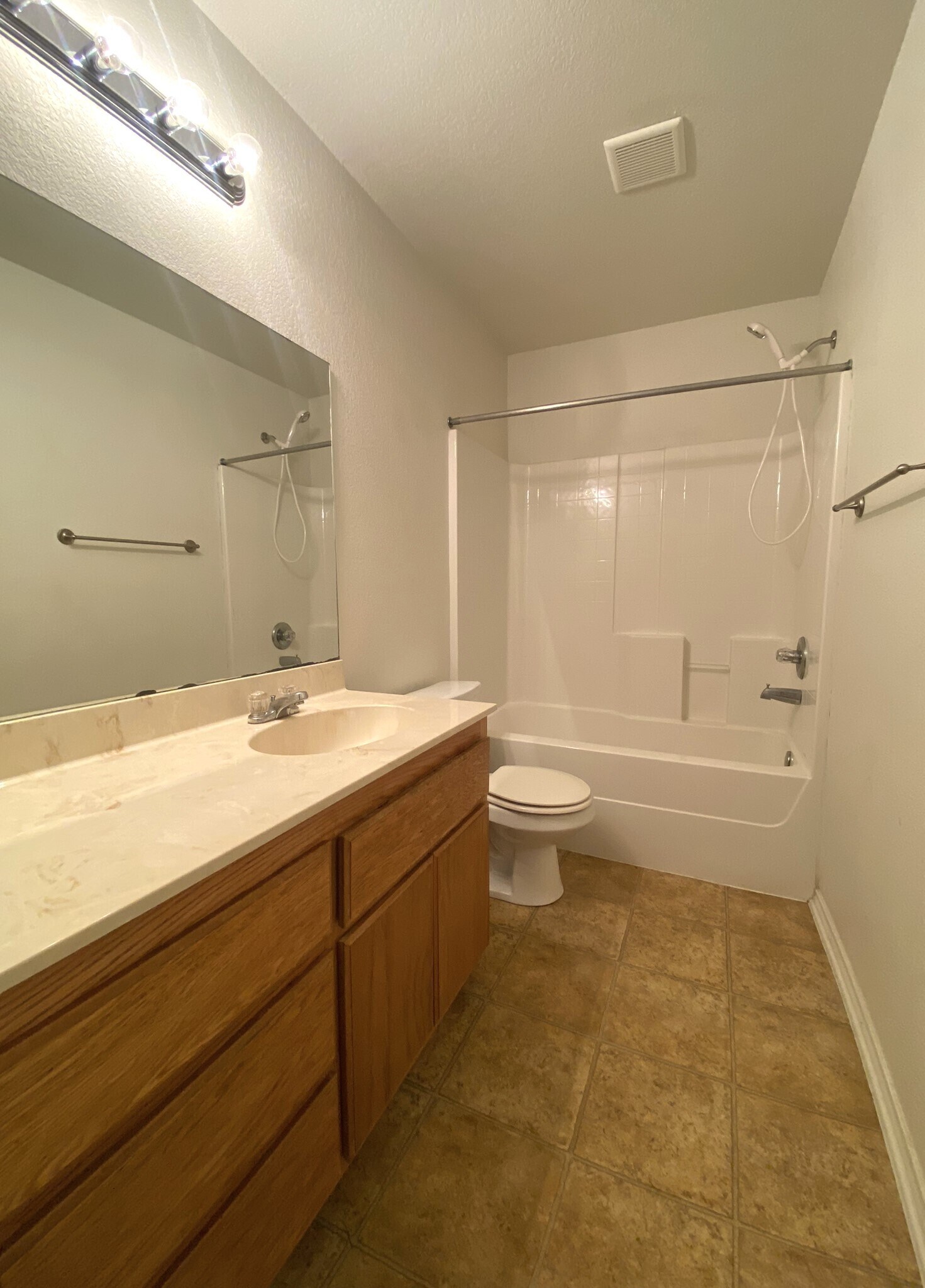 Building Photo - 2912 Ashley Dr