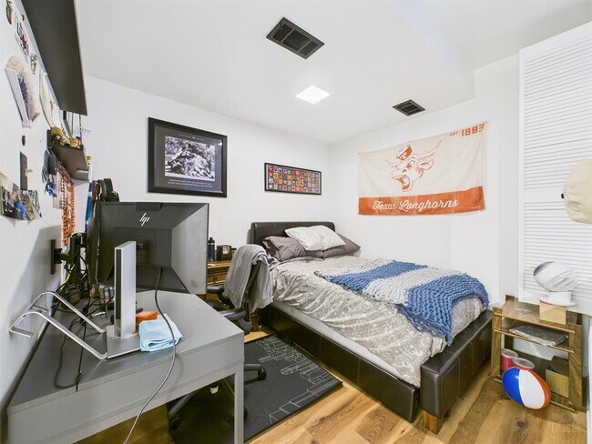 Building Photo - 2529 Rio Grande St