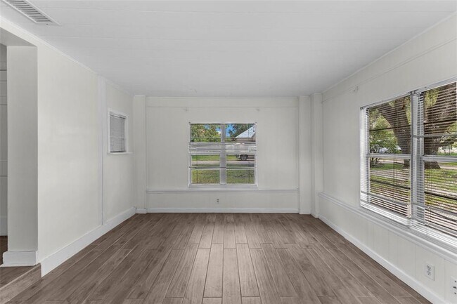 Building Photo - 4010 W Angeles St