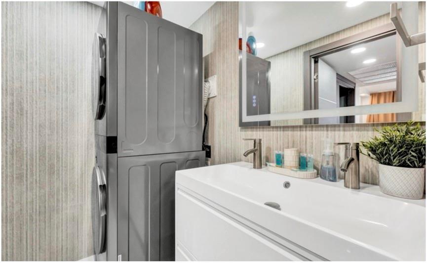 Building Photo - 4001 S Ocean Dr