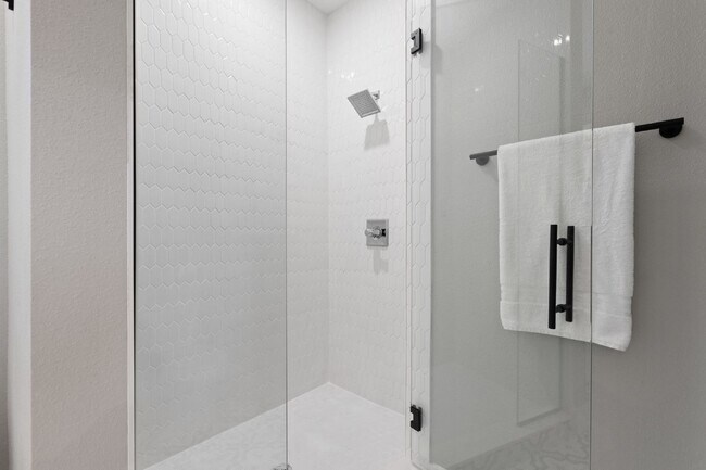 Building Photo - Charming Tampa Rental - Perfectly Located ...