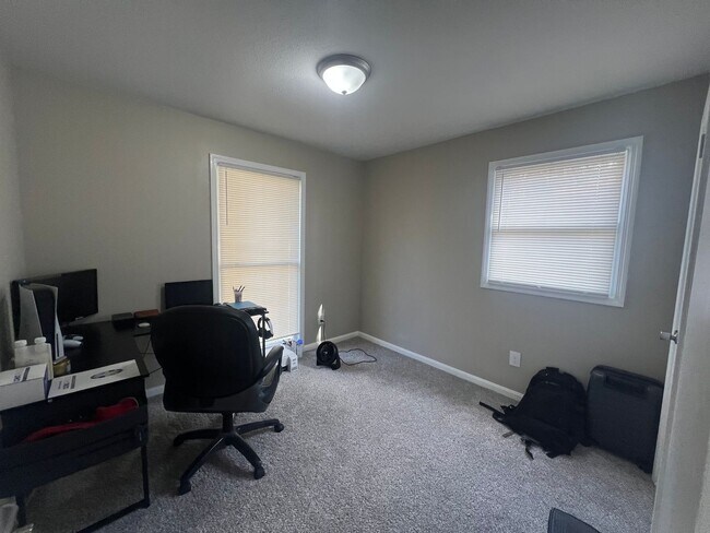 Building Photo - 3502 Willow Ln
