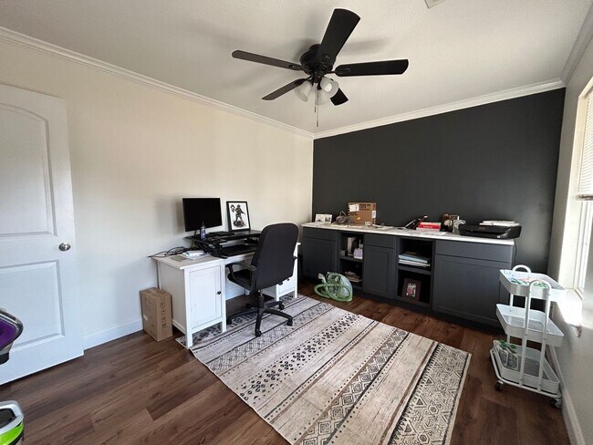 Building Photo - Bradley Point Residence for Rent - 4 Bedroom/2.5 Bath