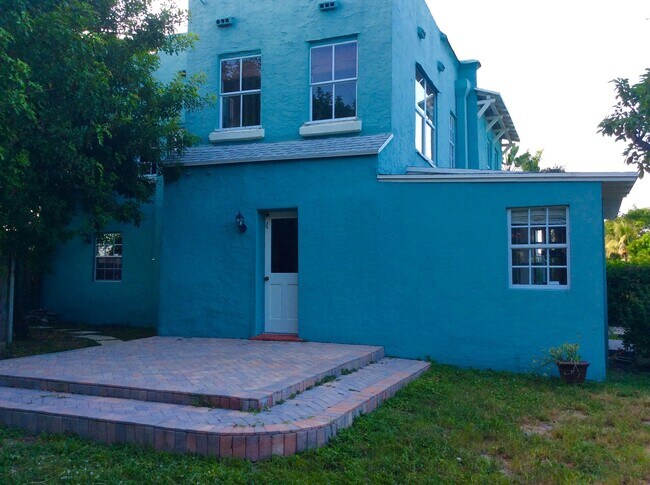 Building Photo - 382 Ellamar Rd