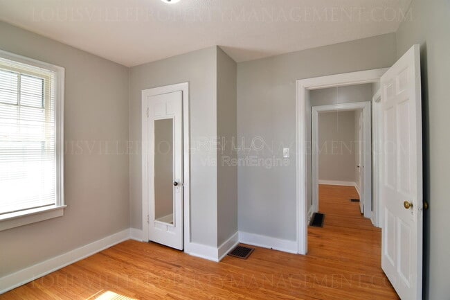 Building Photo - 1403 Sale Ave