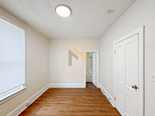 Building Photo - 1522 Main Ave