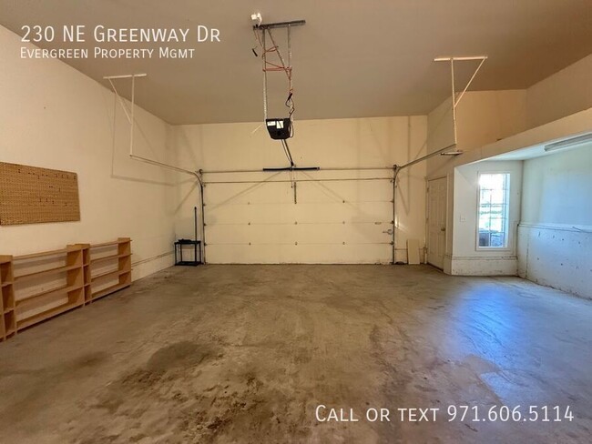 Building Photo - 230 NE Greenway Dr