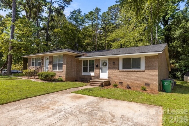 Building Photo - 3315 Erskine Dr