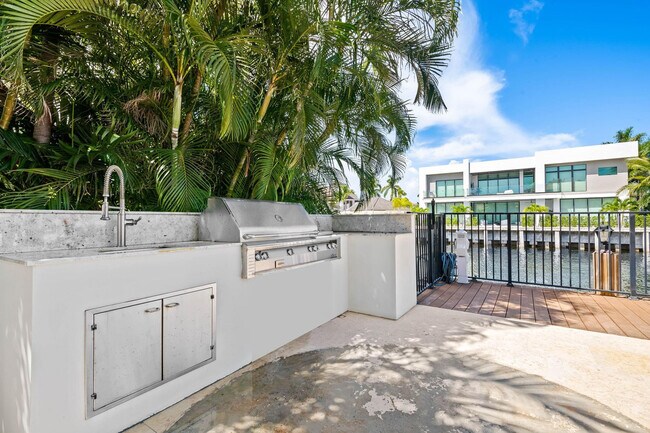 Building Photo - 861 Nafa Dr