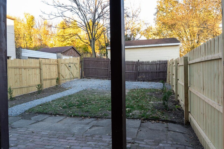 Building Photo - 26 Allen St