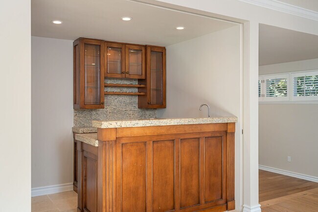 Building Photo - 14972 Camarosa Dr