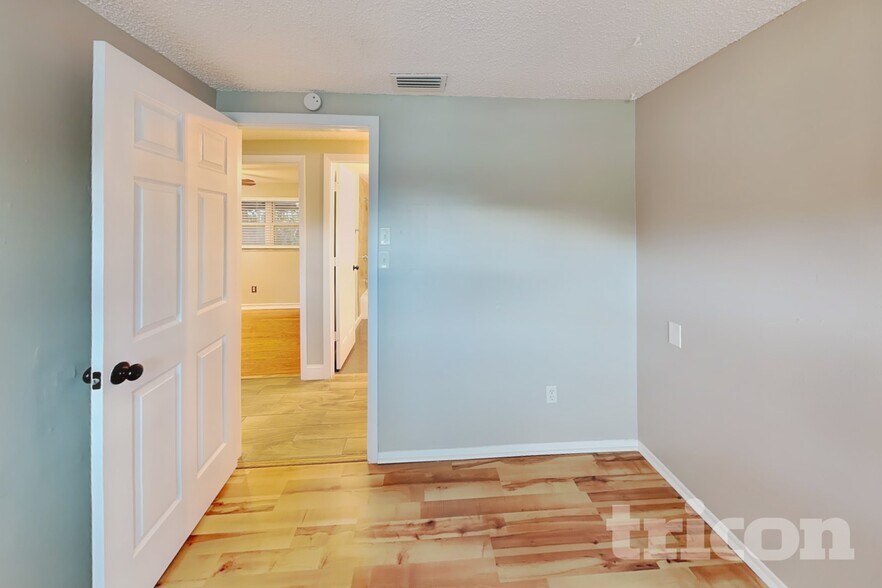 Building Photo - 1705 Coppertree Dr