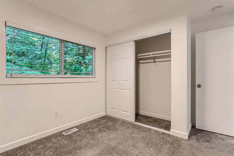 Building Photo - 3396 SW Beaverton Hillsdale Hwy