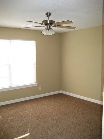 Building Photo - 814 SW Peach Tree Ln