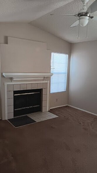 Building Photo - 39640 Wild Flower Dr