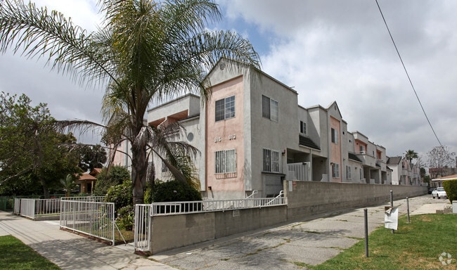 Primary Photo - 913-915 S 4th St