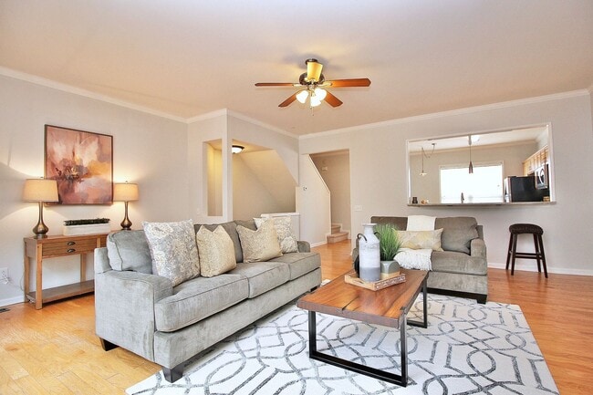 Building Photo - Townhome in South Park for Rent!