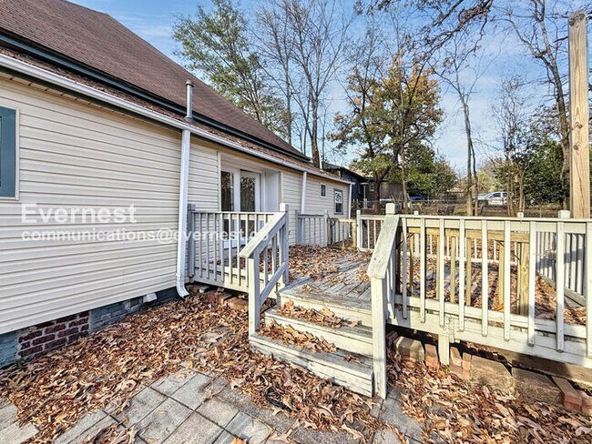 Building Photo - 5005 6th Ave S