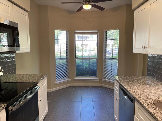 Building Photo - 2295 Fairways Ct