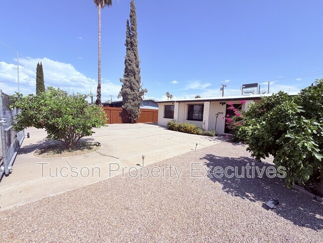 Building Photo - 3626 E Sylvane St