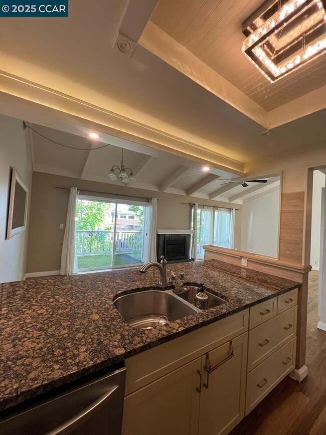 Building Photo - 438 Ridgeview Dr