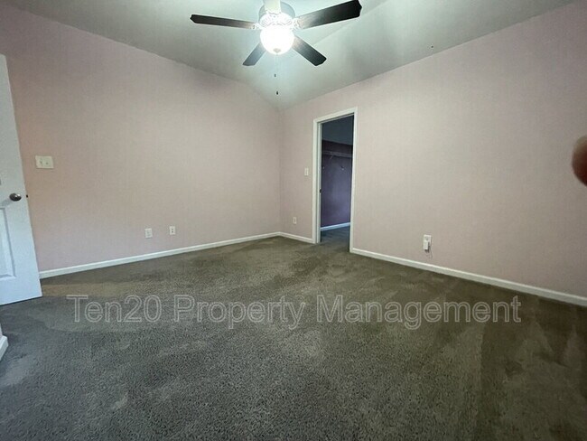 Building Photo - 236 Cedar Wy