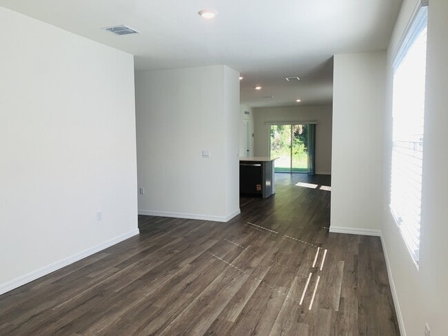 Building Photo - 982 Commons Way