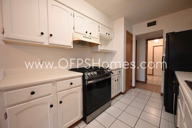 Building Photo - Ranch Style Home in Niceville