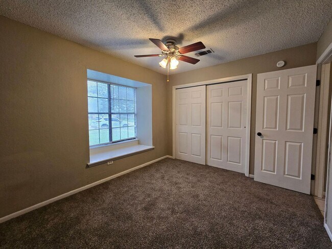 Building Photo - 1710 Joy Dr